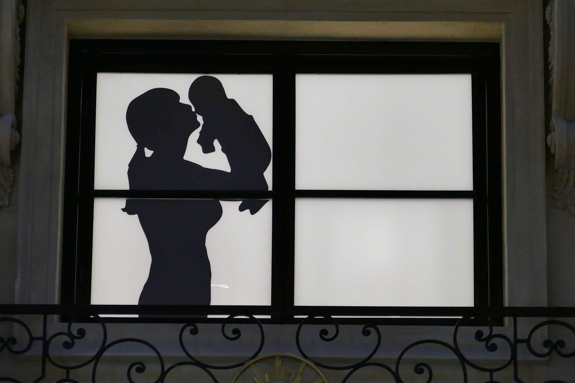 window-1879548_1920